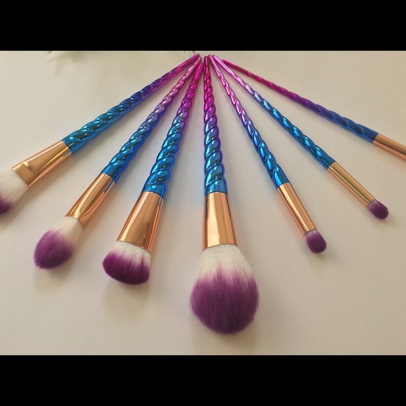 PURPLE BLUE AND WHITE OMBRÉ UNICORN CONTOUR BRUSH - Picture 3 of 3
